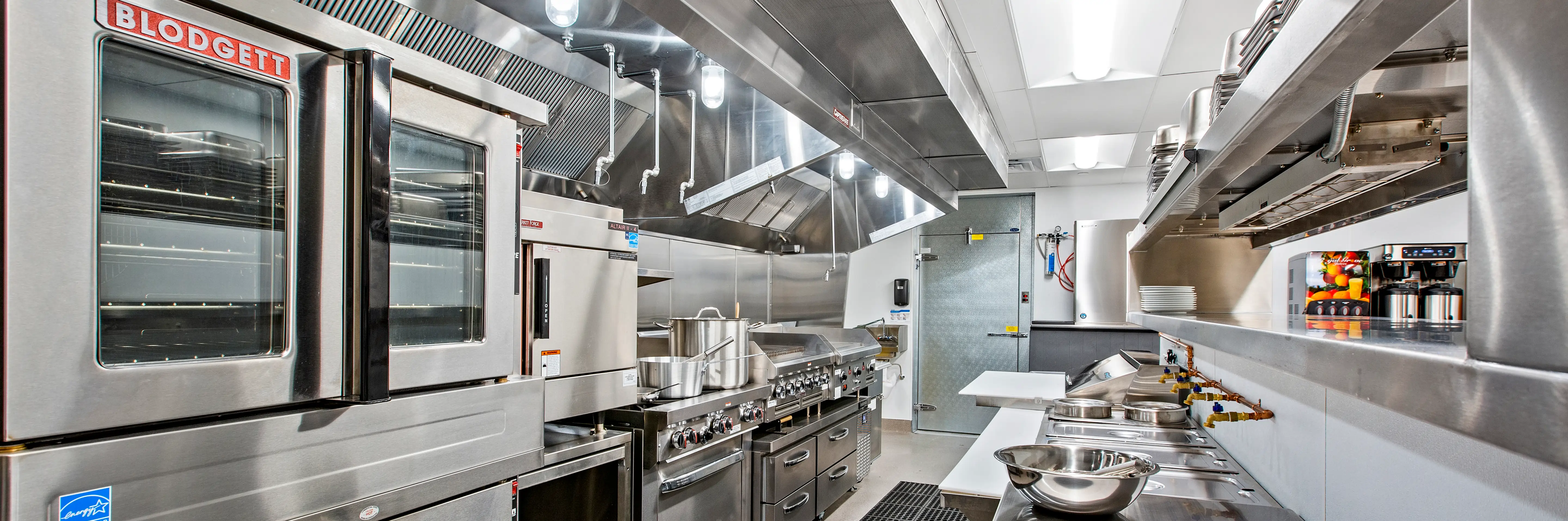 State of the art kitchen located at Aqua Ridge of Montclair.